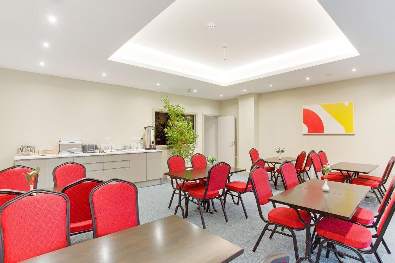 Civic Hotel Хаунслоу Экстерьер фото